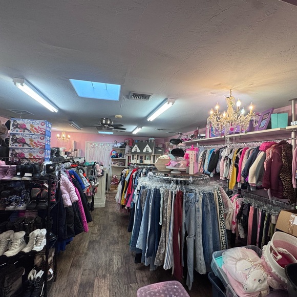 Meet your Posher, Hissyfits kids resale - Picture 3 of 3